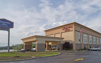 Photo 2 - Hampton Inn Uniontown