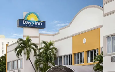 Photo 2 - Days Inn by Wyndham Miami Airport North