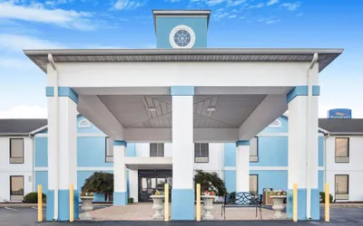 Photo 2 - Baymont by Wyndham Madisonville