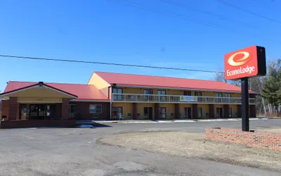 Photo 2 - Econo Lodge Cadillac