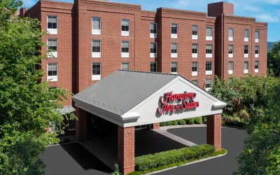 Photo 2 - Hampton Inn & Suites Charlottesville-At the University