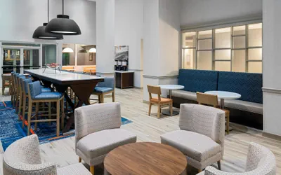 Photo 5 - Hampton Inn & Suites Charlottesville-At the University