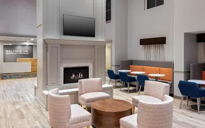 Photo 4 - Hampton Inn & Suites Charlottesville-At the University