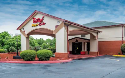 Photo 2 - Red Roof Inn PLUS+ & Suites Opelika