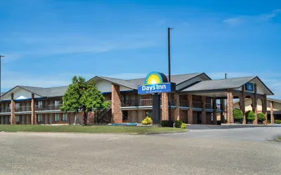 Photo 2 - Days Inn by Wyndham Clanton AL