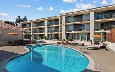 Photo 2 - Vagabond Inn Executive Sacramento Old Town