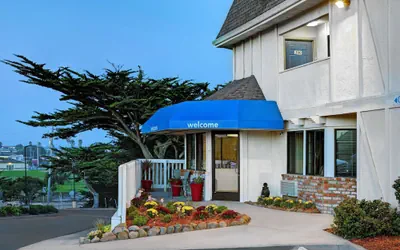 Photo 2 - Motel 6 Marina, CA - Monterey
