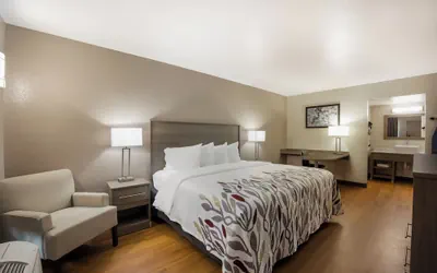 Photo 2 - Red Roof Inn & Suites Thomasville