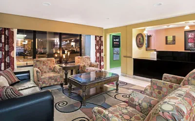 Photo 5 - La Quinta Inn & Suites by Wyndham Salina