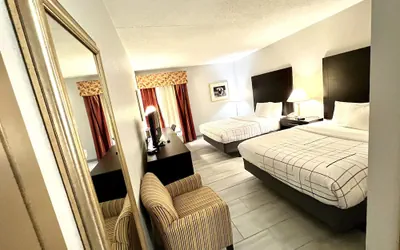 Photo 2 - La Quinta Inn & Suites by Wyndham Salina