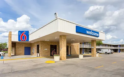 Photo 2 - Motel 6 Baton Rouge, LA - Southeast