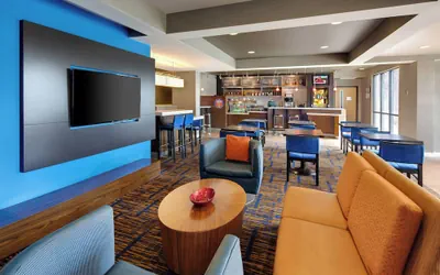 Photo 3 - Courtyard by Marriott Grand Rapids Airport