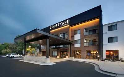 Photo 2 - Courtyard by Marriott Grand Rapids Airport