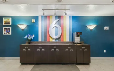 Photo 4 - Motel 6 Piscataway, NJ