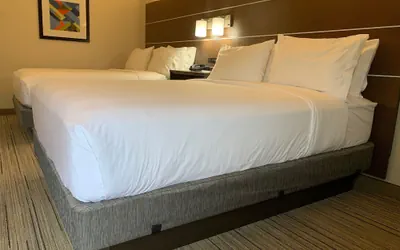 Photo 3 - Holiday Inn Express Hillsborough by IHG