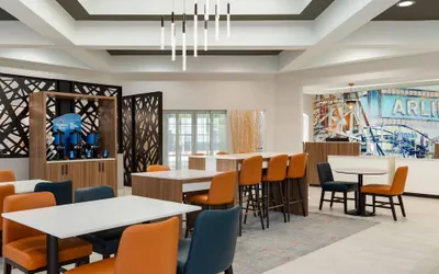 Photo 4 - La Quinta Inn & Suites by Wyndham Dallas Arlington South