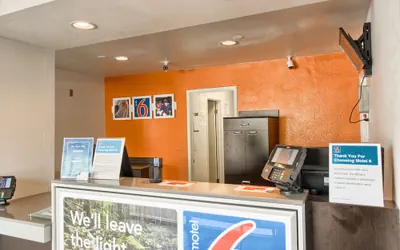Photo 5 - Motel 6 Everett, WA - North