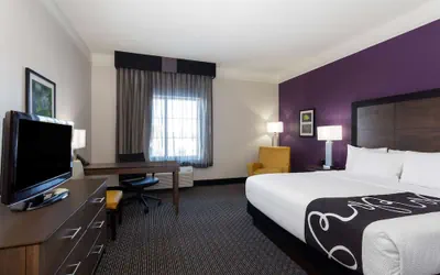 Photo 2 - La Quinta Inn & Suites by Wyndham Denver Boulder-Louisville