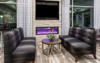 Photo 4 - La Quinta Inn & Suites by Wyndham Denver Boulder-Louisville