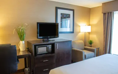 Photo 4 - Country Inn & Suites by Radisson, Garden City, KS
