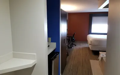 Photo 4 - Holiday Inn Express Birch Run - Frankenmuth Area by IHG