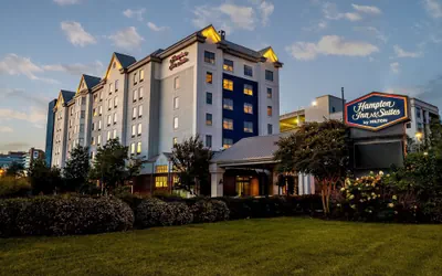 Photo 2 - Hampton Inn & Suites Nashville-Vanderbilt-Elliston Place