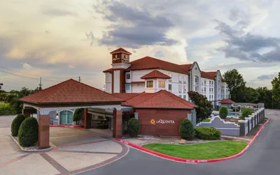 Photo 2 - La Quinta Inn & Suites by Wyndham Sherman