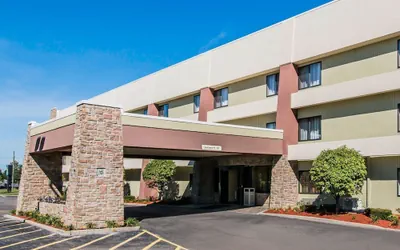 Photo 2 - Quality Inn & Suites Warren - Detroit