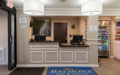 Photo 2 - Baymont by Wyndham Detroit Airport/Romulus