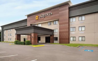 Photo 2 - La Quinta Inn by Wyndham Birmingham - Inverness