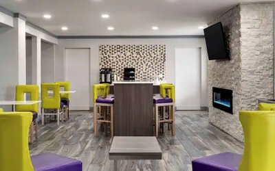 Photo 5 - La Quinta Inn by Wyndham Birmingham - Inverness