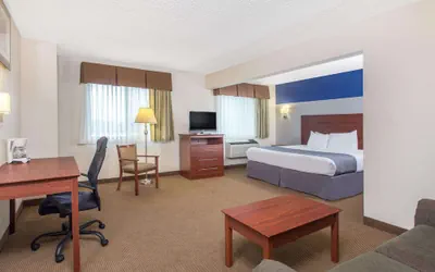 Photo 3 - Baymont by Wyndham Dubuque