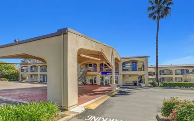 Photo 2 - Motel 6 Lodi, CA