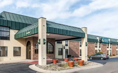 Photo 2 - Quality Inn & Suites Shelbyville I-74