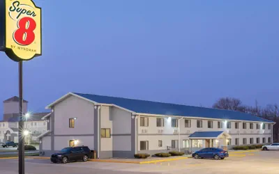 Photo 2 - Super 8 by Wyndham Danville