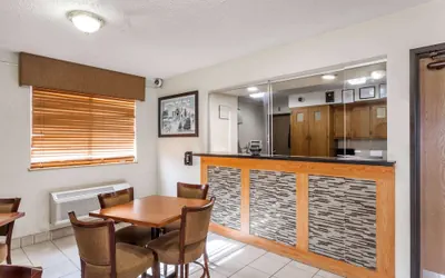 Photo 3 - Super 8 by Wyndham College Park Wash DC Area