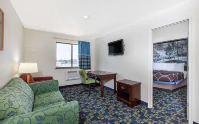 Photo 4 - Super 8 by Wyndham Aberdeen MD