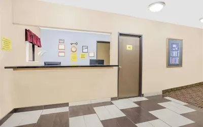 Photo 2 - Boarders Inn & Suites by Cobblestone Hotels - Waterloo/Cedar Falls