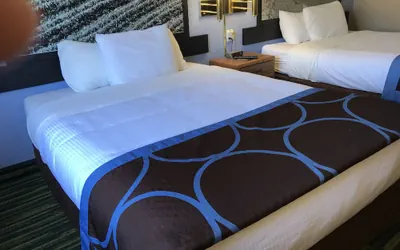 Photo 4 - Boarders Inn & Suites by Cobblestone Hotels - Waterloo/Cedar Falls