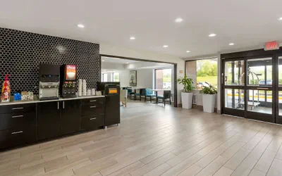 Photo 5 - La Quinta Inn & Suites by Wyndham Des Moines West Clive