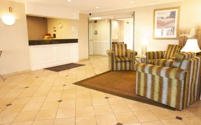 Photo 3 - La Quinta Inn & Suites by Wyndham Chicago Gurnee