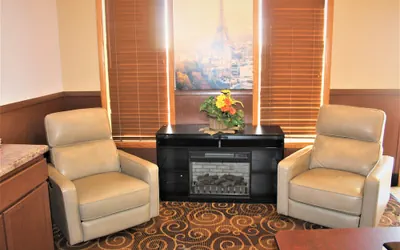 Photo 5 - Super 8 by Wyndham Burlington