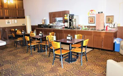 Photo 2 - Super 8 by Wyndham Burlington