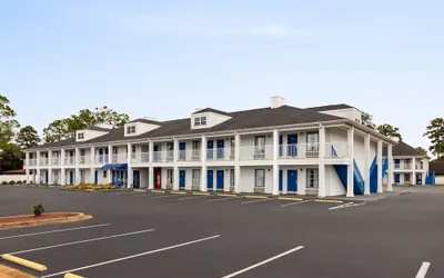 Photo 2 - Baymont by Wyndham Albany at Albany Mall