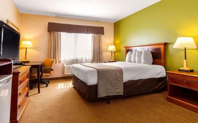 Photo 4 - Auburn House Hotel