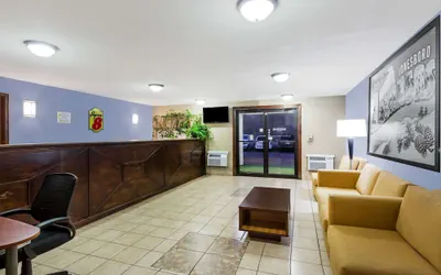 Photo 5 - Super 8 by Wyndham Jonesboro