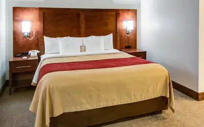 Photo 2 - Comfort Inn Redding Near I-5