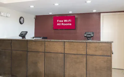 Photo 4 - Red Roof Inn Bloomington - Normal/ University