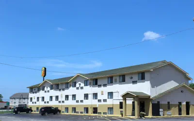 Photo 2 - Super 8 by Wyndham Topeka/Wanamaker RD/I-70