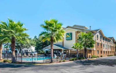 Photo 2 - Quality Inn & Suites Leesburg Chain of Lakes